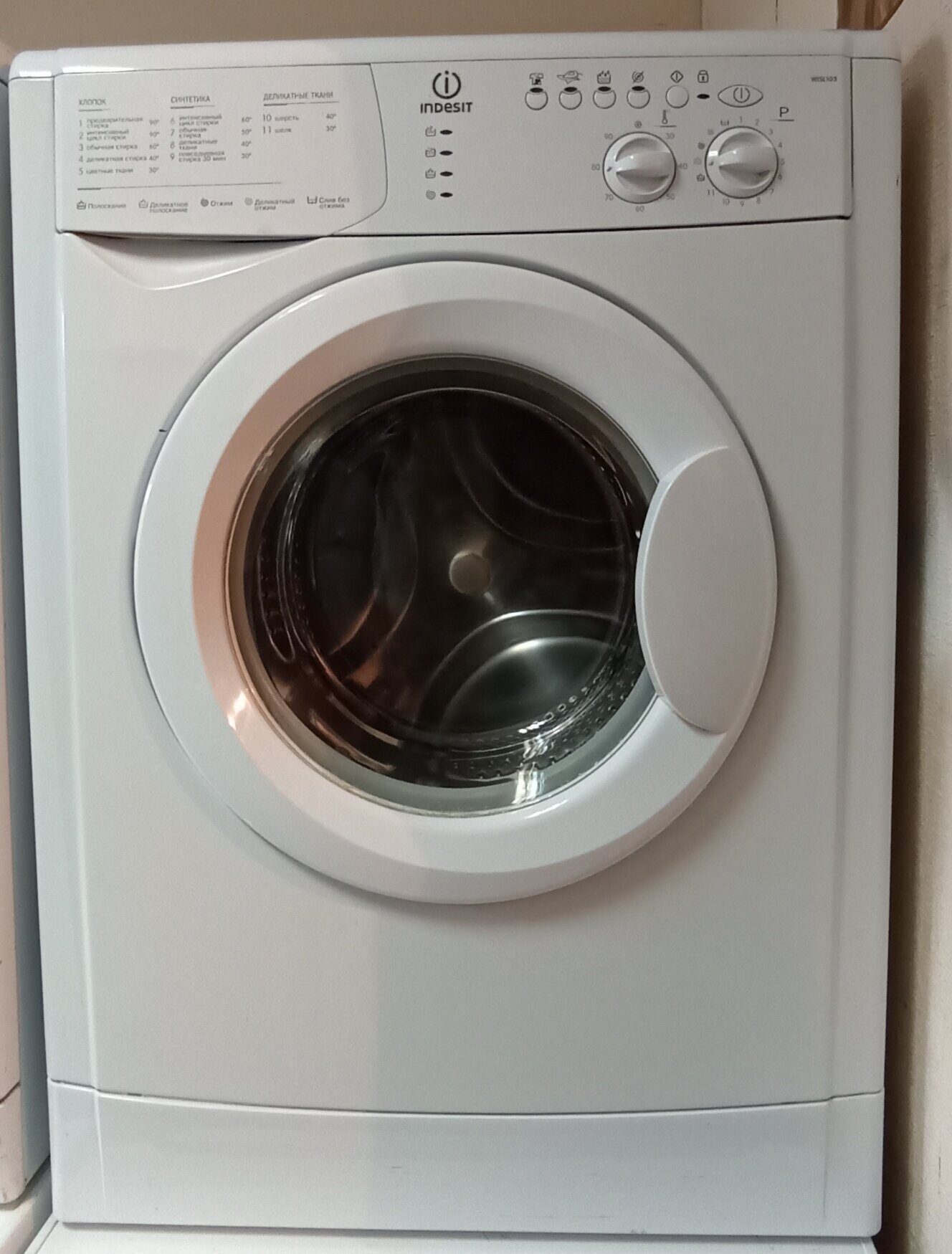 Стиральная машина Indesit WISL 103 4,5 кг